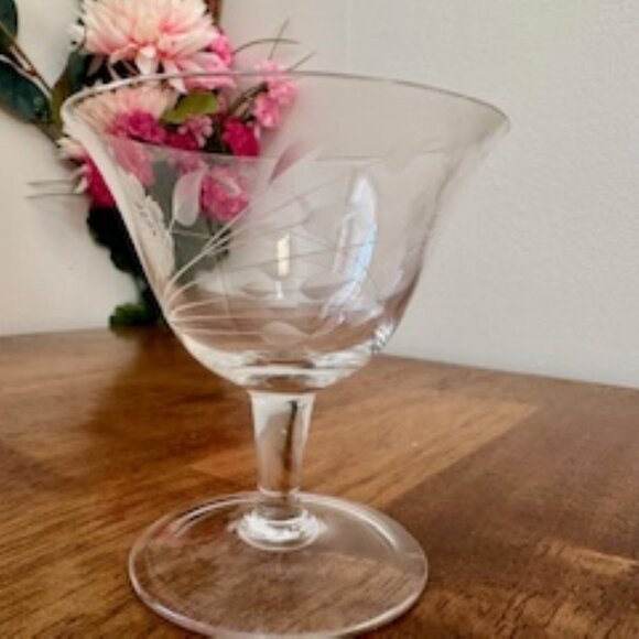 Set of 6 Vintage Etched Cornflower Coupe or Cocktail Glasses – Mid-Century Elega - Picture 3 of 9